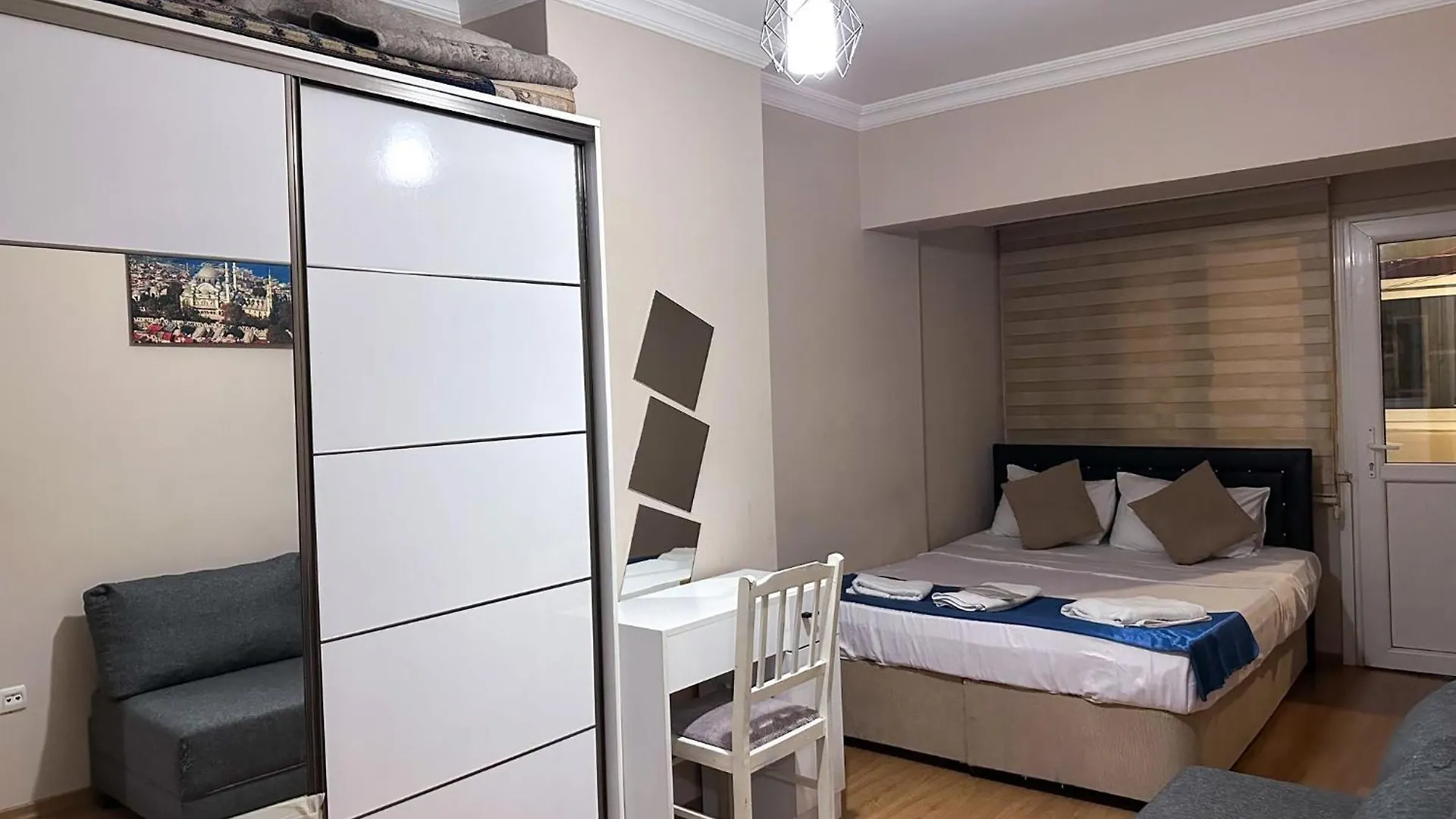 Zeki Bey Apartment Istanboel