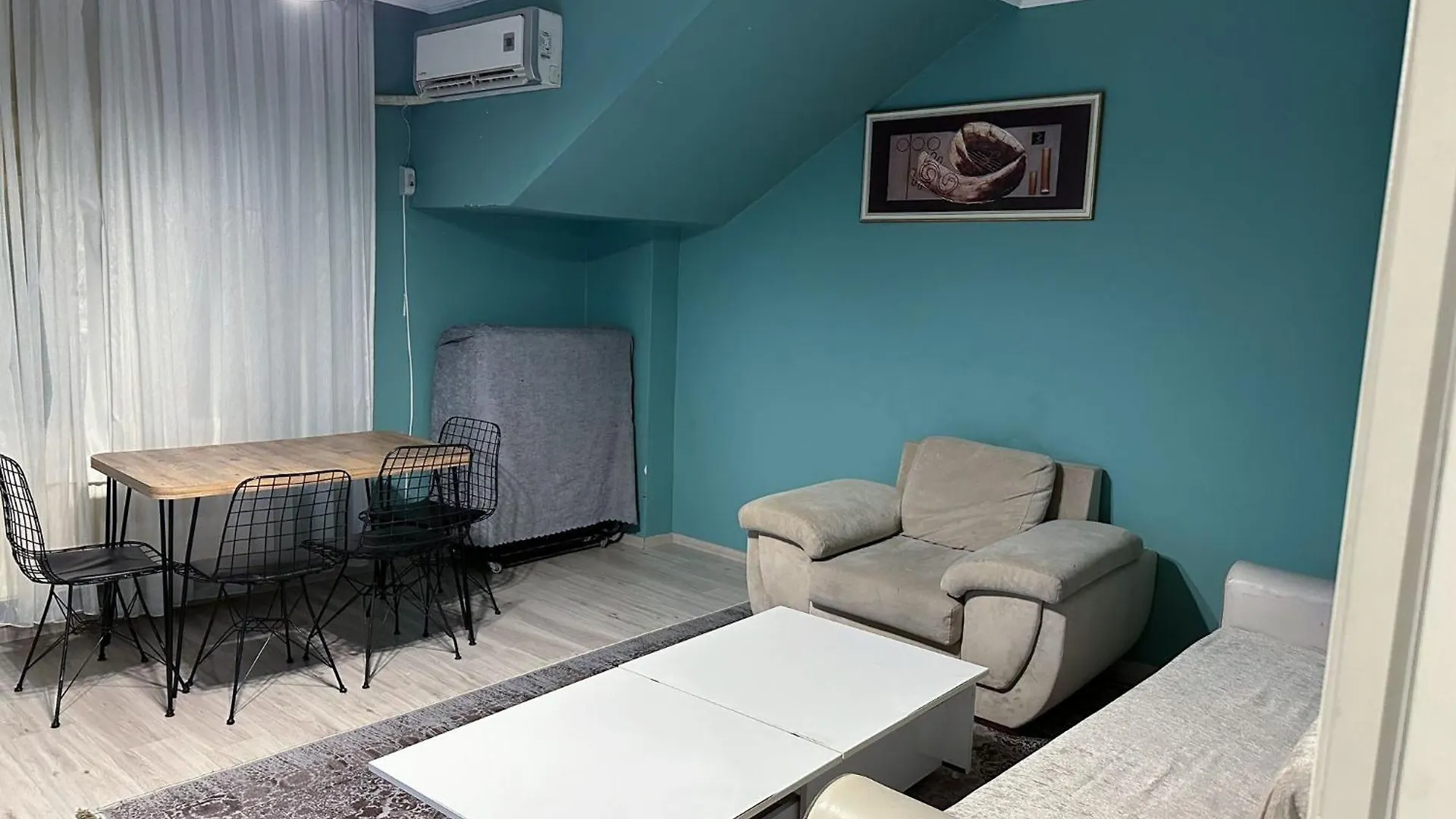 Zeki Bey Apartment Istanboel